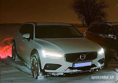 VOLVO V60  CC D4 2.0L Cross Country A/T AWD - 140kW